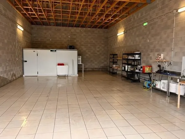 Commerce Location Luzarches 120m² 1300€