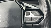 Peugeot 2008 1.2 PureTech 130ch S&S GT — photo 17