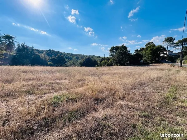 Terrain 1 350 m² Flayosc