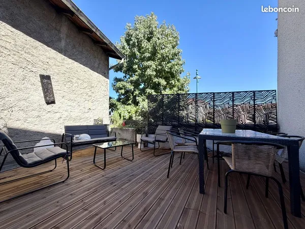CHAZELLES-SUR-LYON CENTRE - MAISON DE VILLE 94 m² - 3 CHAMBRES - TERRASSE 25m²