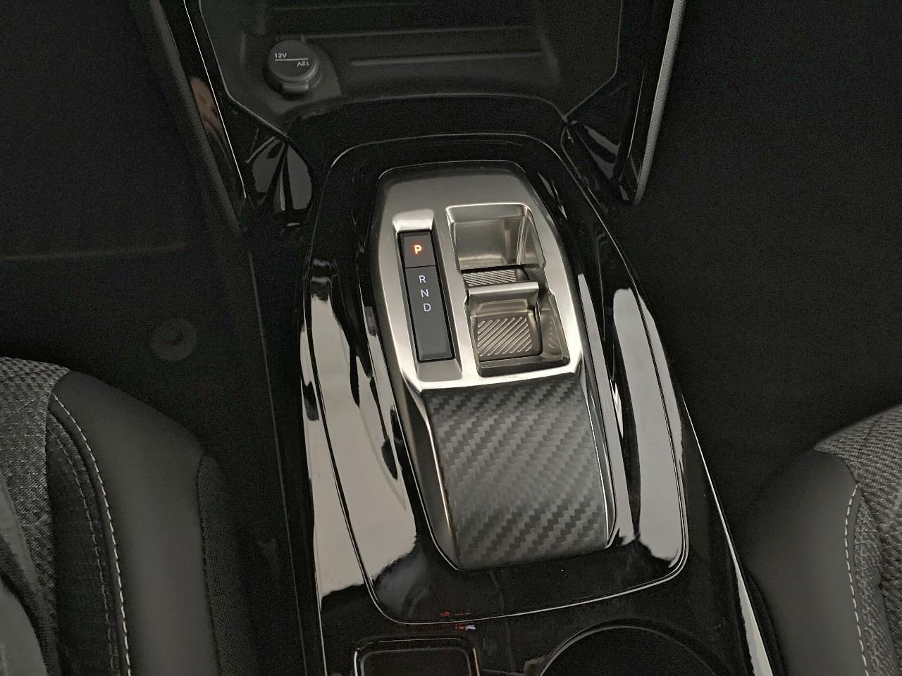 Peugeot 2008 hybrid 145 ch e-dcs6 allure — photo 17