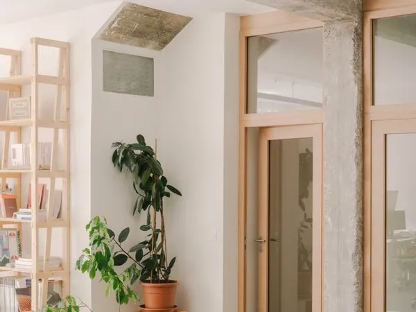 Postes / espaces de bureaux à louer