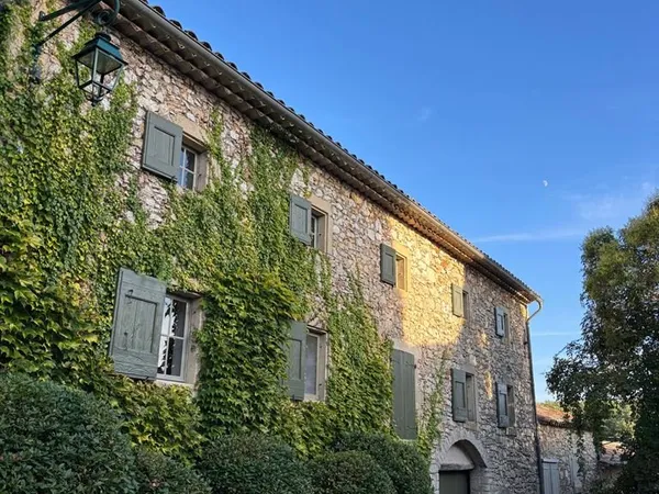 Uzès - Montpellier Demeure en pierre, volumes d'exception et cha