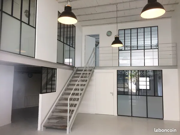 Bureaux/Loft/Atelier de 246 m2, à CACHAN