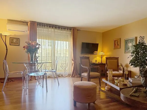EXCLUSIVITE AVIGNON proche rempart T5 91 m² balcon, cave et parking