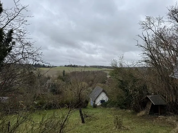 Terrain en pente de 800 m²