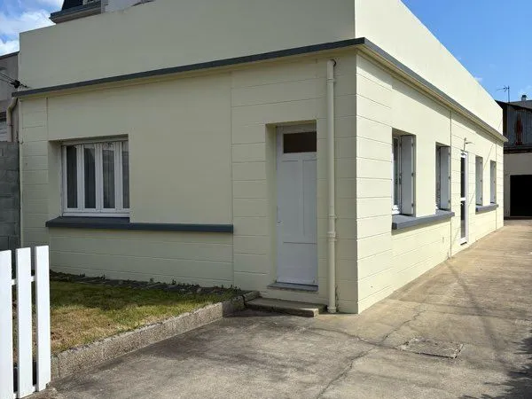 Maison plain pied et hangar