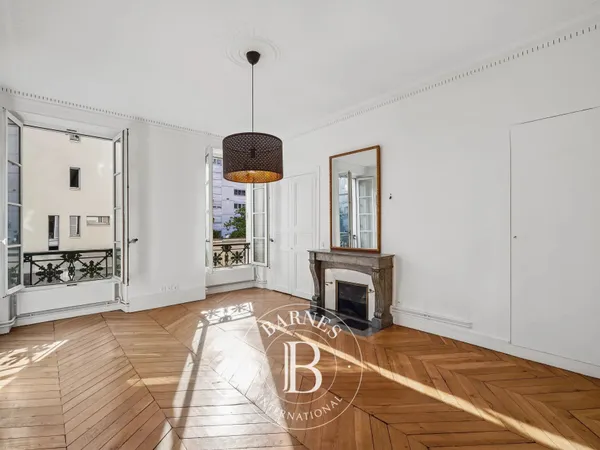 PARIS 6 - RUE MADAME - LUXEMBOURG - Appartement à rénover, près de 3 m sous plafond - 3 chambres