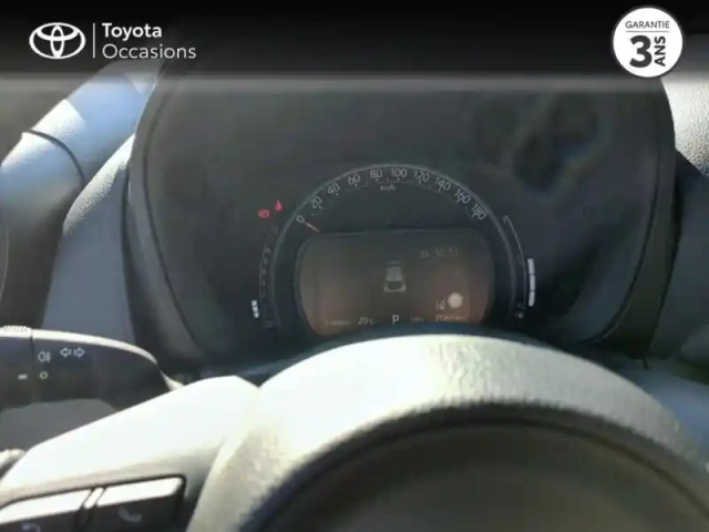 Toyota Aygo x 1.0 vvt-i 72ch dynamic s-cvt — photo 14
