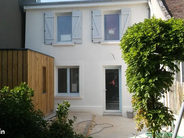 Maison avec terrasse et jardin plein sud