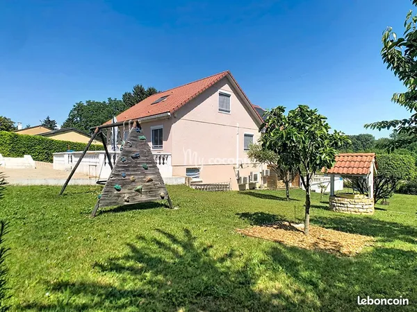 Maison 7 pièces 217 m²