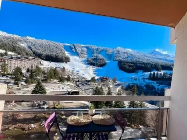 Studio avec balcon sud face aux pistes