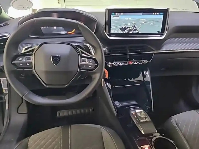 Peugeot 2008 hybrid 145 e-dcs6 — photo 9