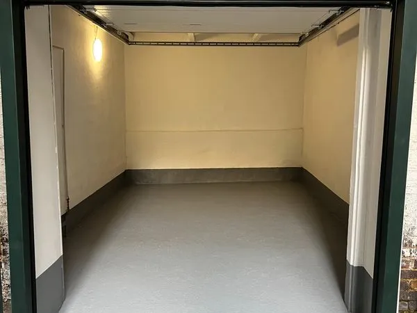 Box de stationnement individuel — Accès direct rue — Montespan