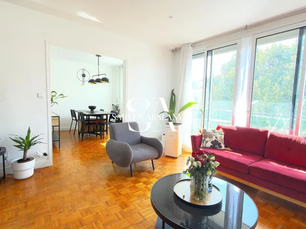 Appartement 4 pièces, 3 chambres. Proche écoles et commerces. RER D à moins de 10 min à pied.
