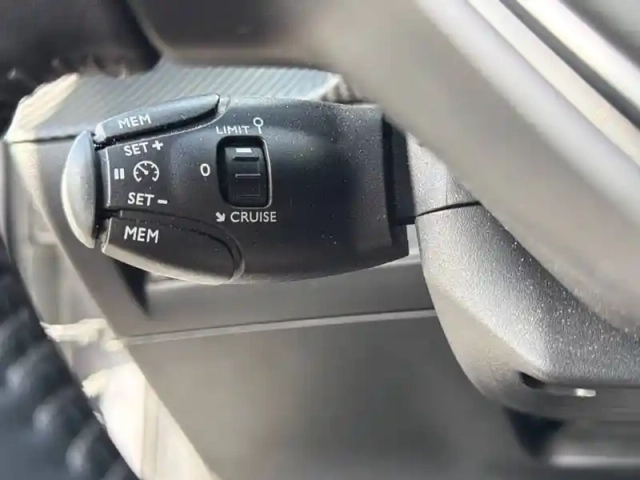 Peugeot 208 puretech 100 s&amp;s eat8 — photo 19