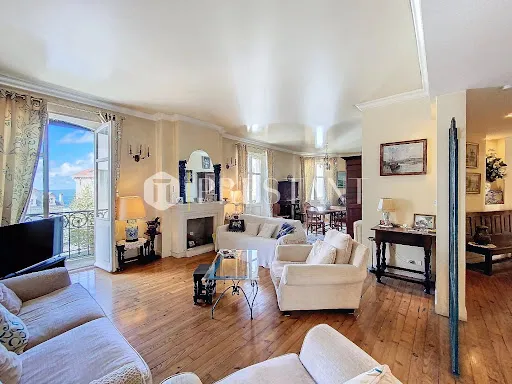 Appartement 5 pièces 143 m²