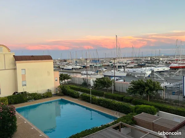 Gruissan - rive droite | t1 bis 28 m² - piscine - parking - balcon - 3e étage