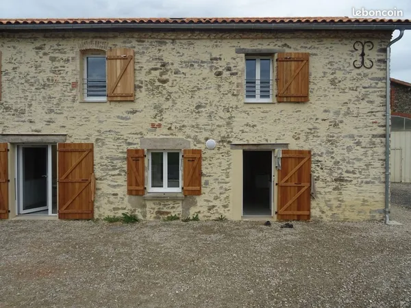 Logement en pierre 80m2 avec extérieur entre la ferrière et les essarts