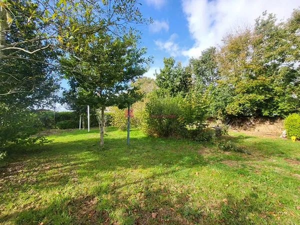 Terrain 600m² à Saint Divy