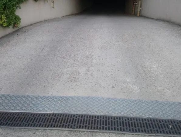 Location garage fermé sécurisée portail électrique avec caméra