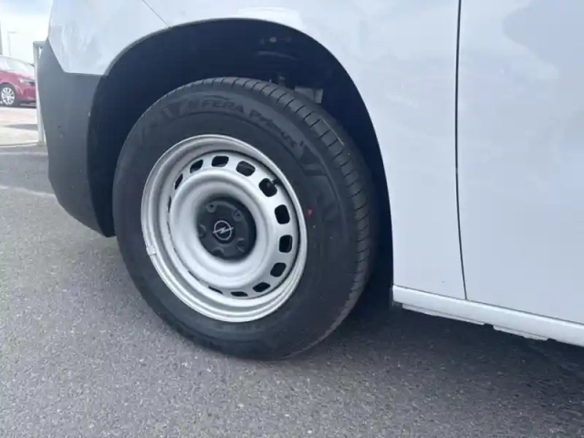 Opel Combo cargo m charge utile majorée diesel 100ch pack premium connect — photo 9