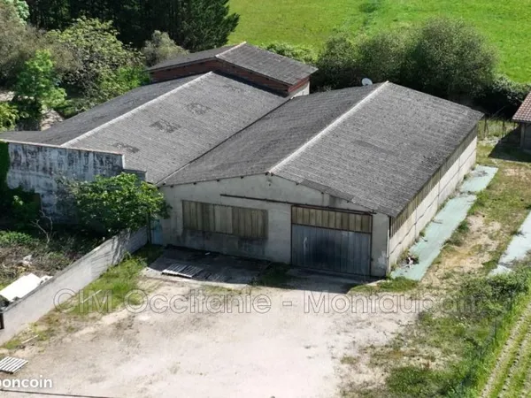 Local industriel 450 m²