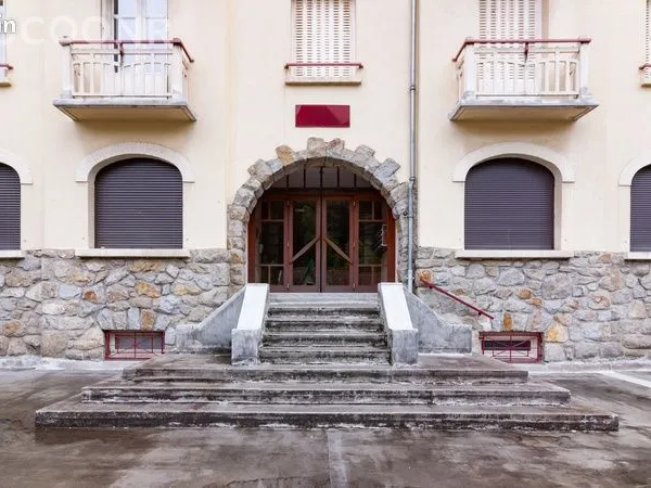 Appartement rénové avec activité locative clé en main