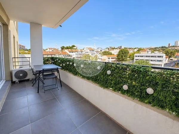 SAINT LOUIS : TYPE 2 MODERNE AVEC TERRASSE A LA VUE DEGAGEE