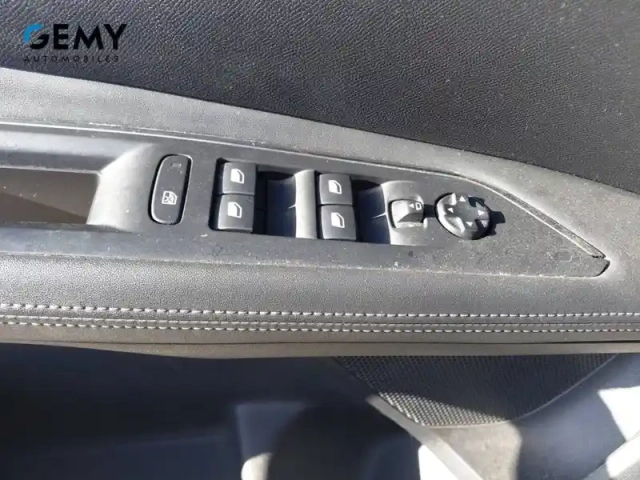 Peugeot 3008 puretech 130ch s&amp;s bvm6 — photo 19
