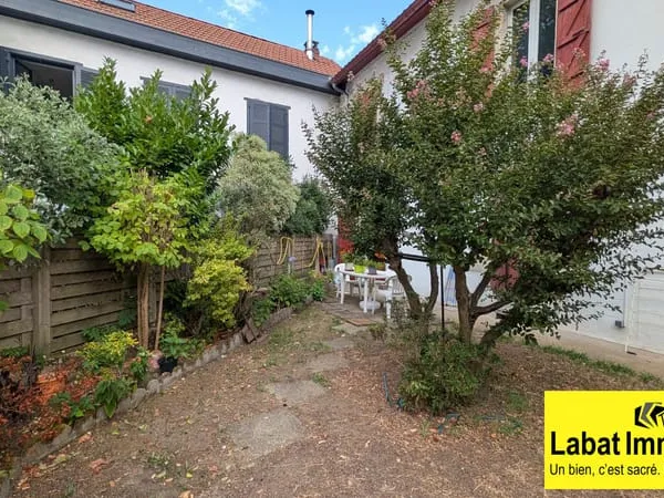 Appartement de type 2/3 pièces avec jardin