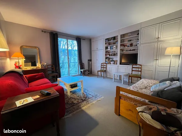 STUDIO D'EXCEPTION 35m² avec Balcon & Parking - Neuilly-sur-Seine (Avenue du Roule)