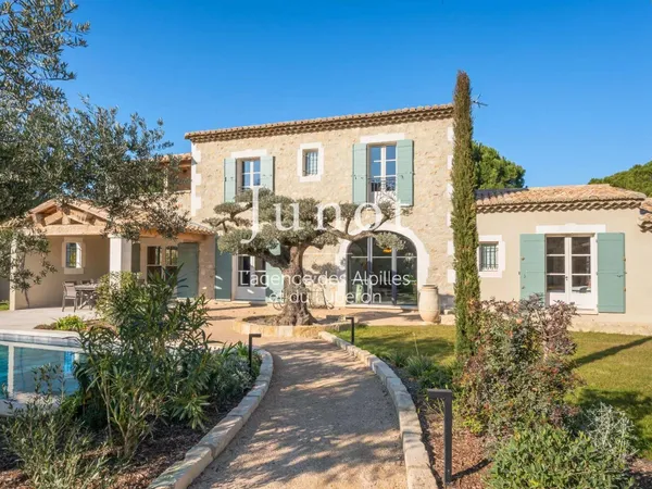 Maison 7 pièces 220 m²