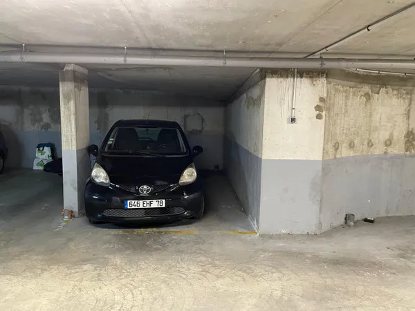 Loue parking sécurisé en sous -sol à Asnières-sur-Seine, (92) 13m². Avenue d'Argenteuil
