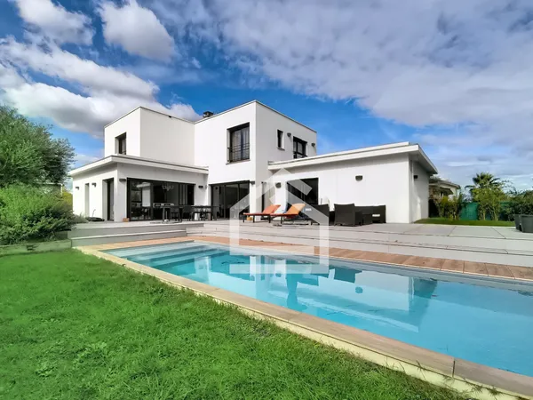 Le Haillan / Propriété contemporaine de 260m2 aux volumes e