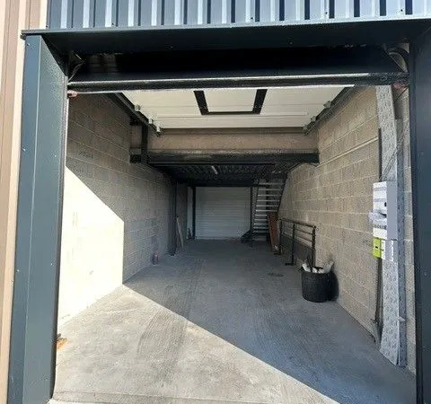 LOCAL D'ACTIVITÉ À LOUER - AUDENGE (Zone P2A) - 80 m² sur 2 niveaux