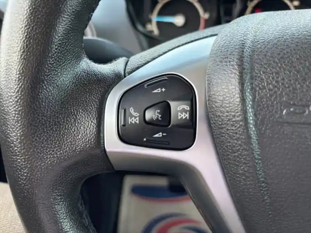 Ford Transit Courier fourgonnette 1.5 tdci 100ch stop&amp;start trend — photo 21