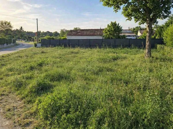Terrain 600 m²