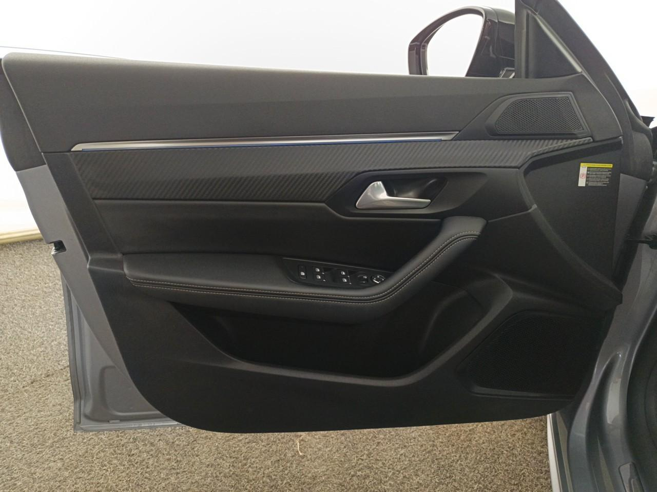 Peugeot 508 sw hybrid 225 e-eat8 gt — photo 20