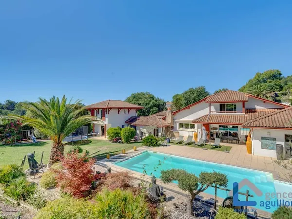 QUARTIER CHANTACO DANS DOMAINE PRIVEE- SUPERBE VILLA AVEC PI