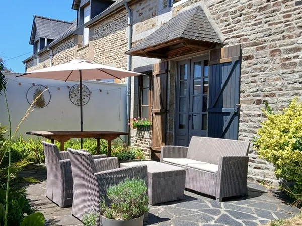 À vendre : Maison mitoyenne de 4 pièces,143 m2 env., 3 chambres sur un terrain de 1500 m2 avec panor