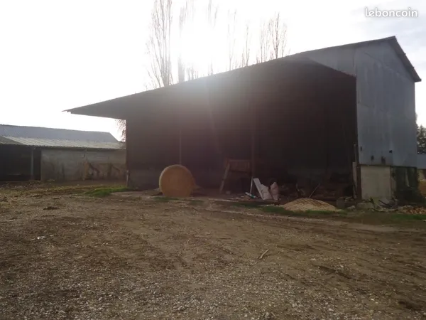 Terrain 2 643 m² Loueuse