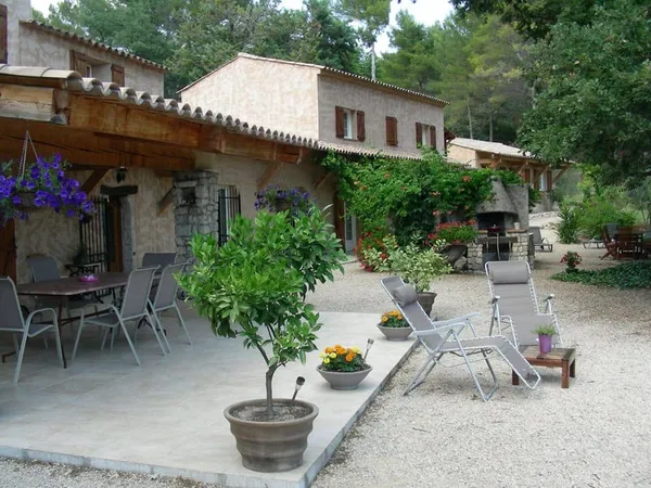 Maison 12 pièces 300 m²