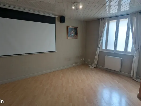 T2 44 m² avec garage, cave et parking
