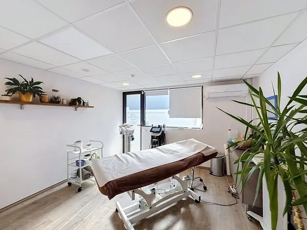 Local commercial 155 m²