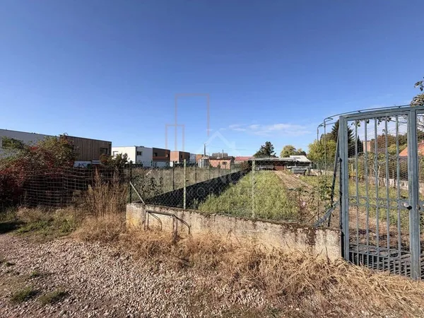 Terrain 595 m²