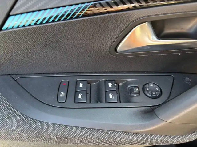 Peugeot 2008 puretech 100 s&amp;s bvm6 — photo 10