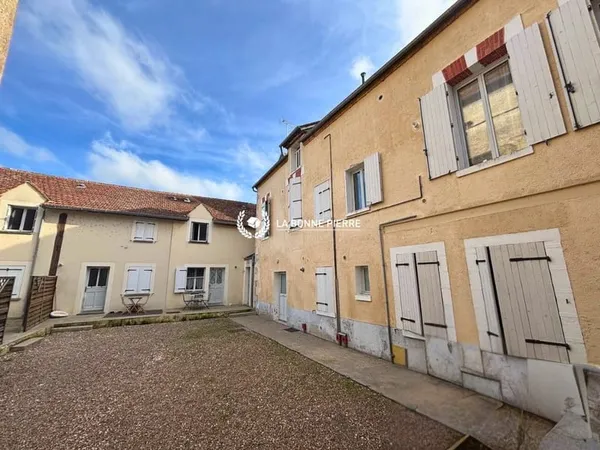 IMMEUBLE DE RAPPORT -- 11 LOGEMENTS - CENTRE-VILLE - 45360 Châ