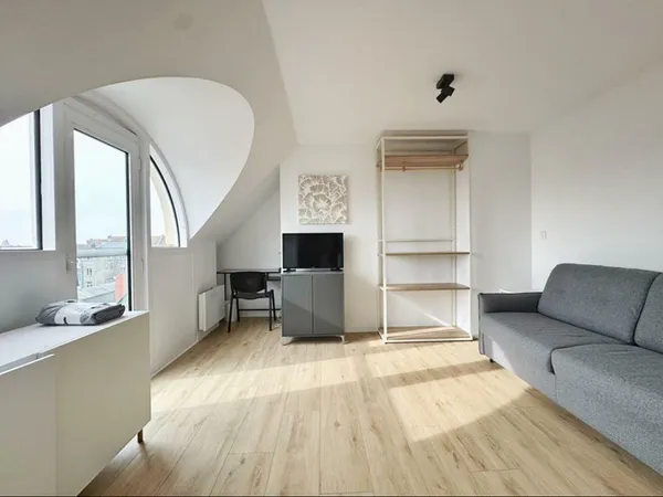 LOCATION D'ÉTÉ UNIQUEMENT. Appartement meublé