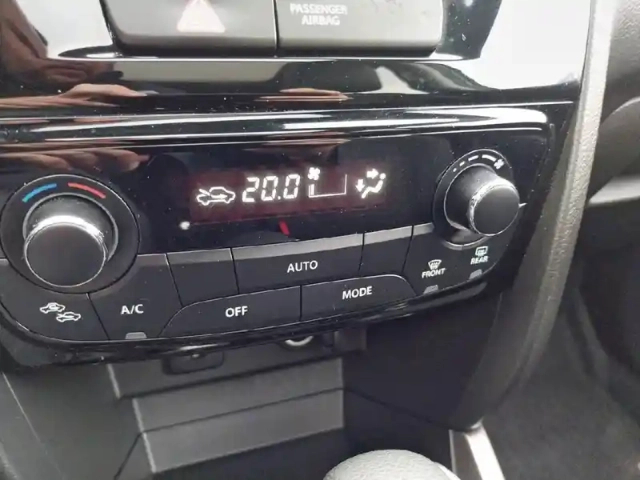 Suzuki Vitara 1.5 dualjet  hybrid auto — photo 7